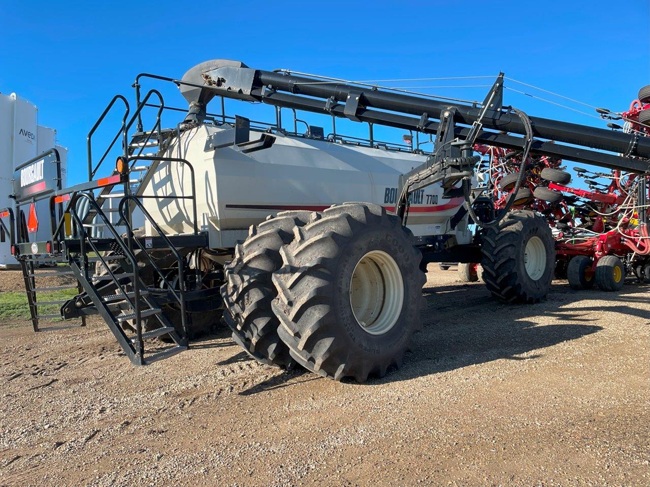 2021 Bourgault 3335QDA 76'12" w/ MY2017 7700 Air Drill