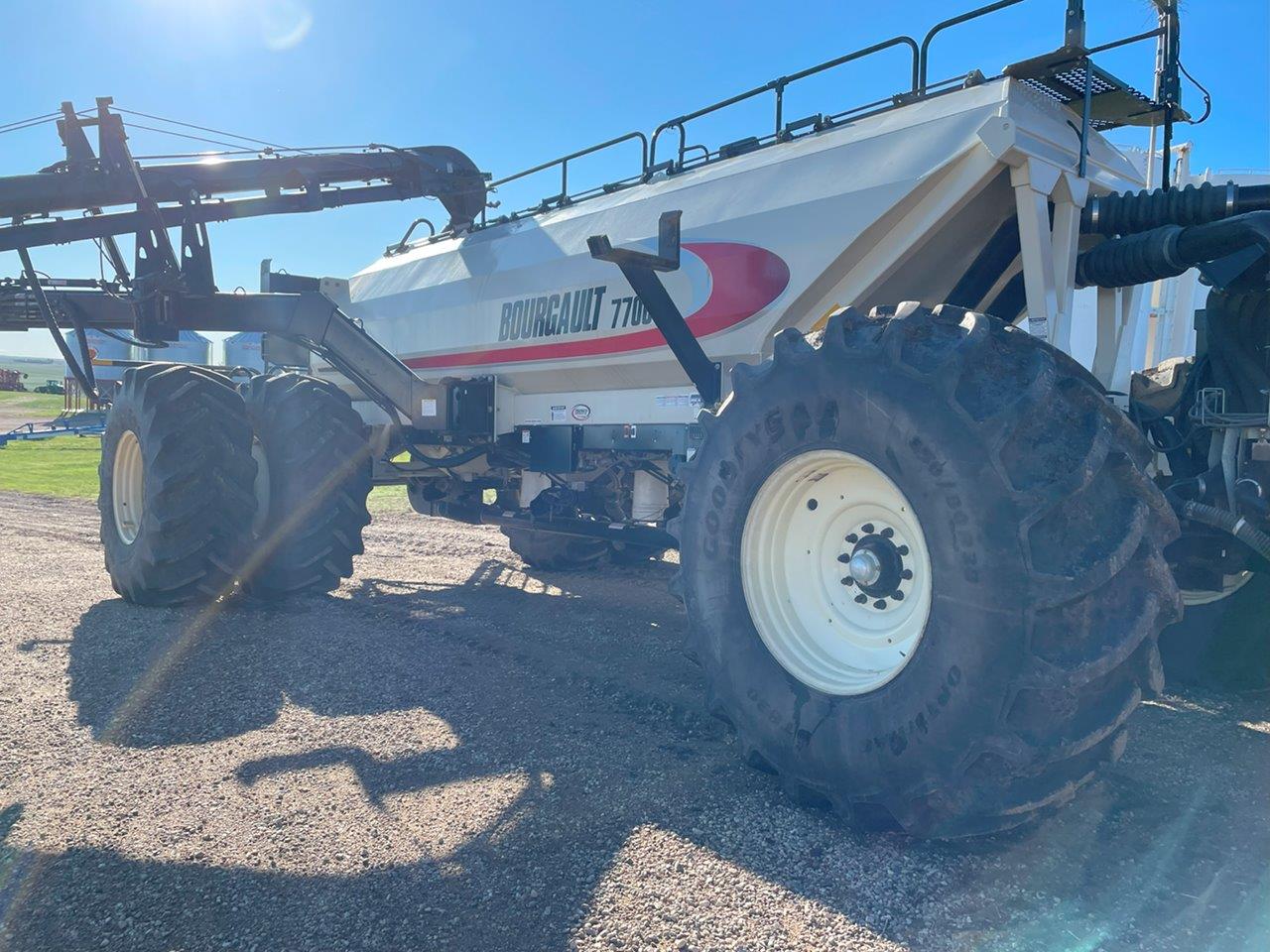 2021 Bourgault 3335QDA 76'12" w/ MY2017 7700 Air Drill