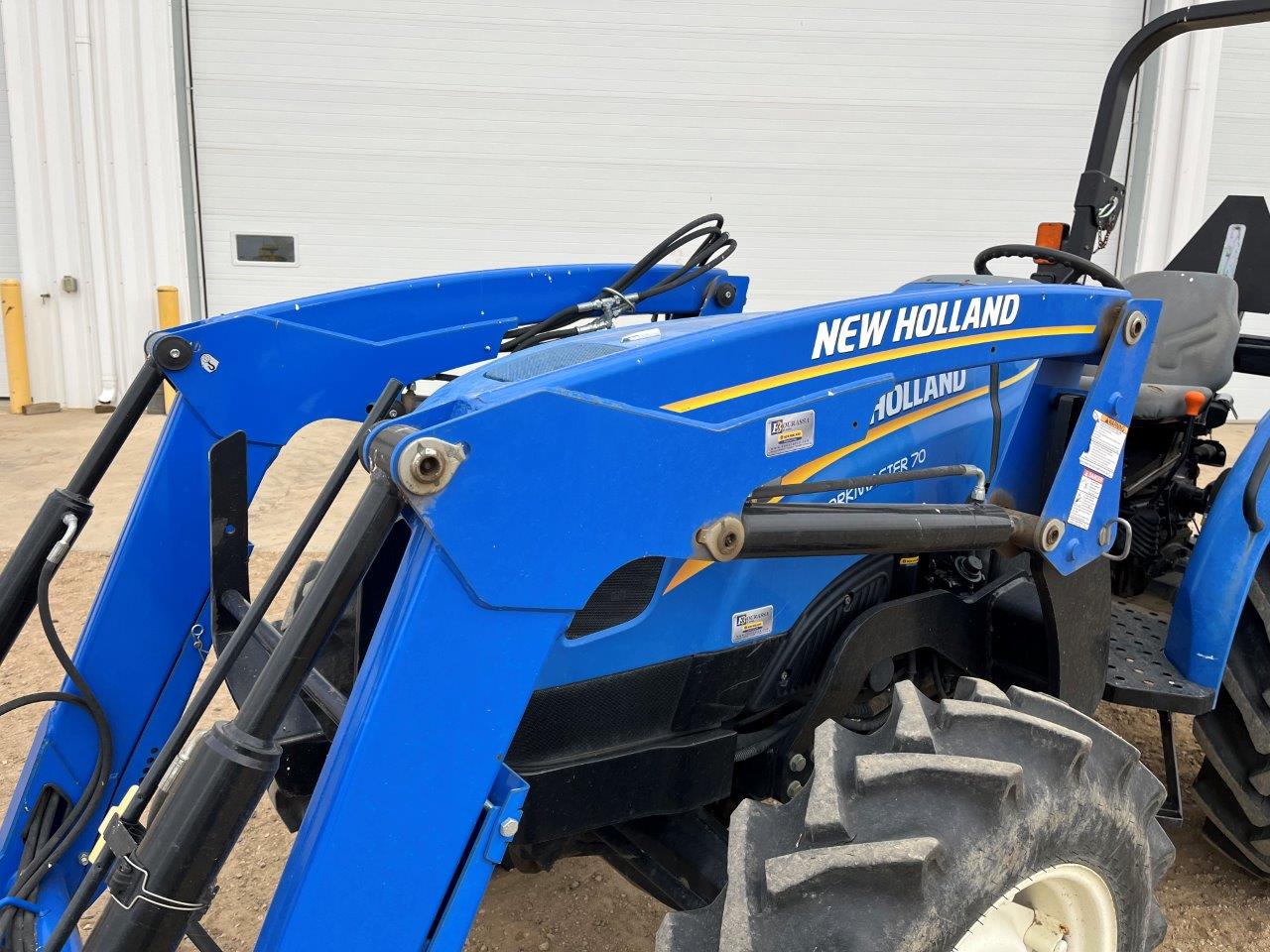 2017 New Holland Workmaster 70 w/ 621TL Tractor