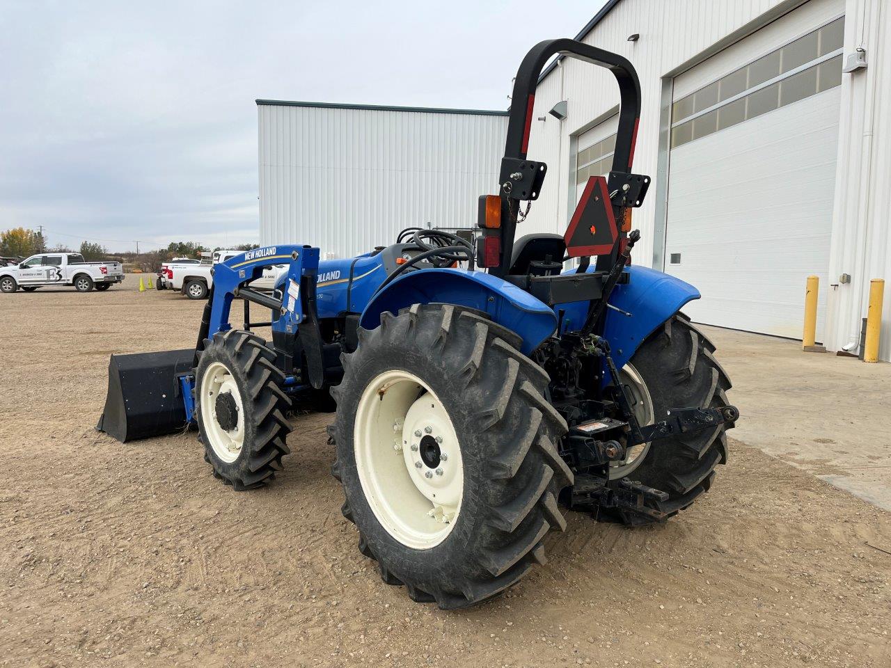 2017 New Holland Workmaster 70 w/ 621TL Tractor