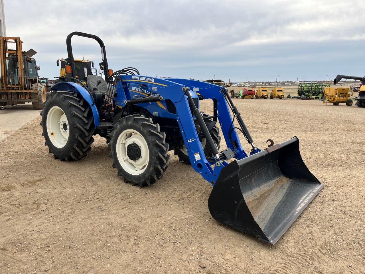 2017 New Holland Workmaster 70 w/ 621TL Tractor