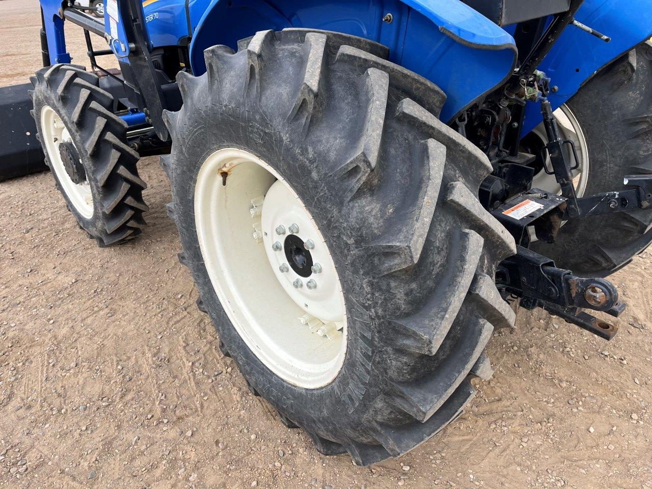 2017 New Holland Workmaster 70 w/ 621TL Tractor