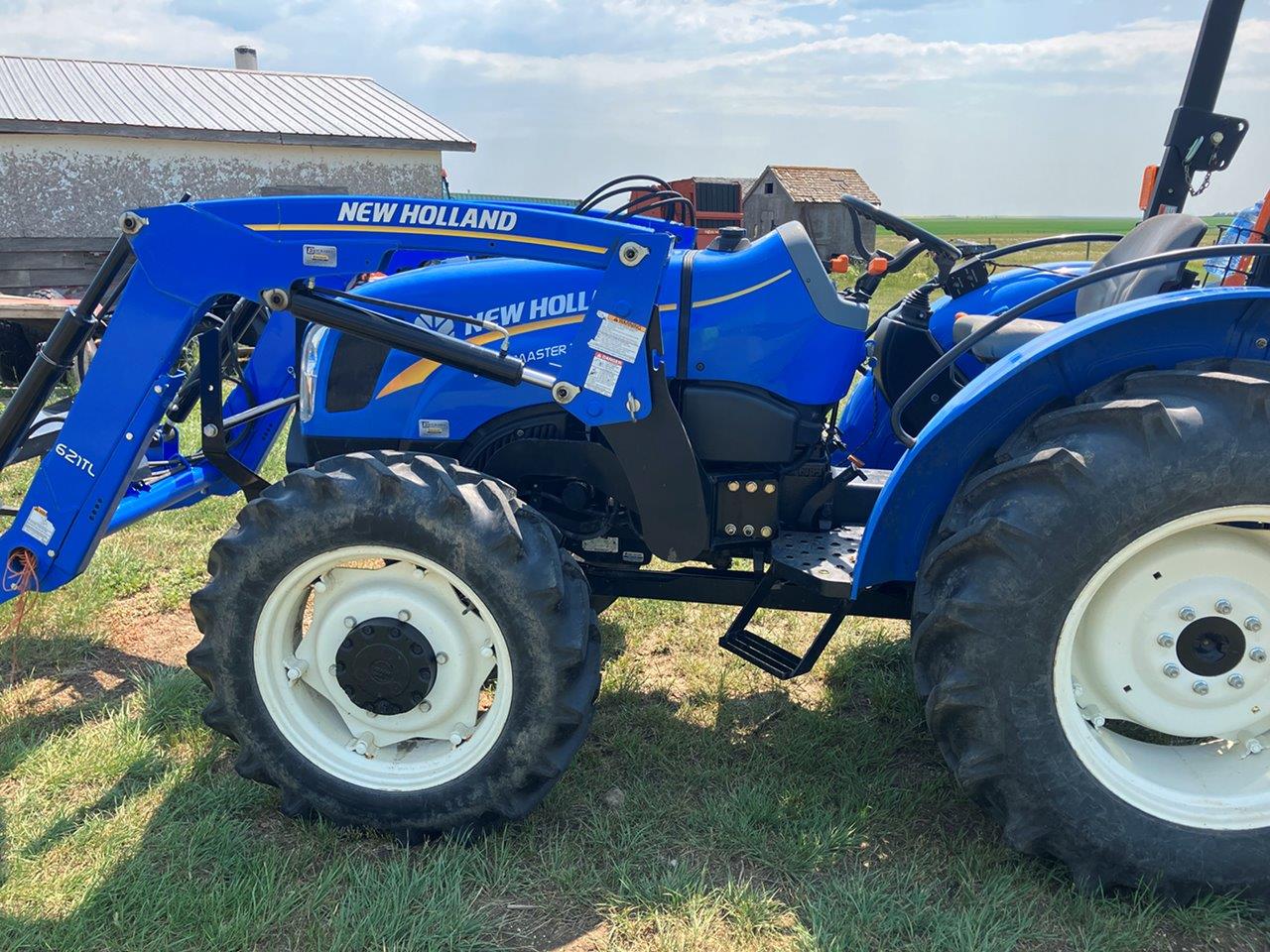 2017 New Holland Workmaster 70 w/ 621TL Tractor