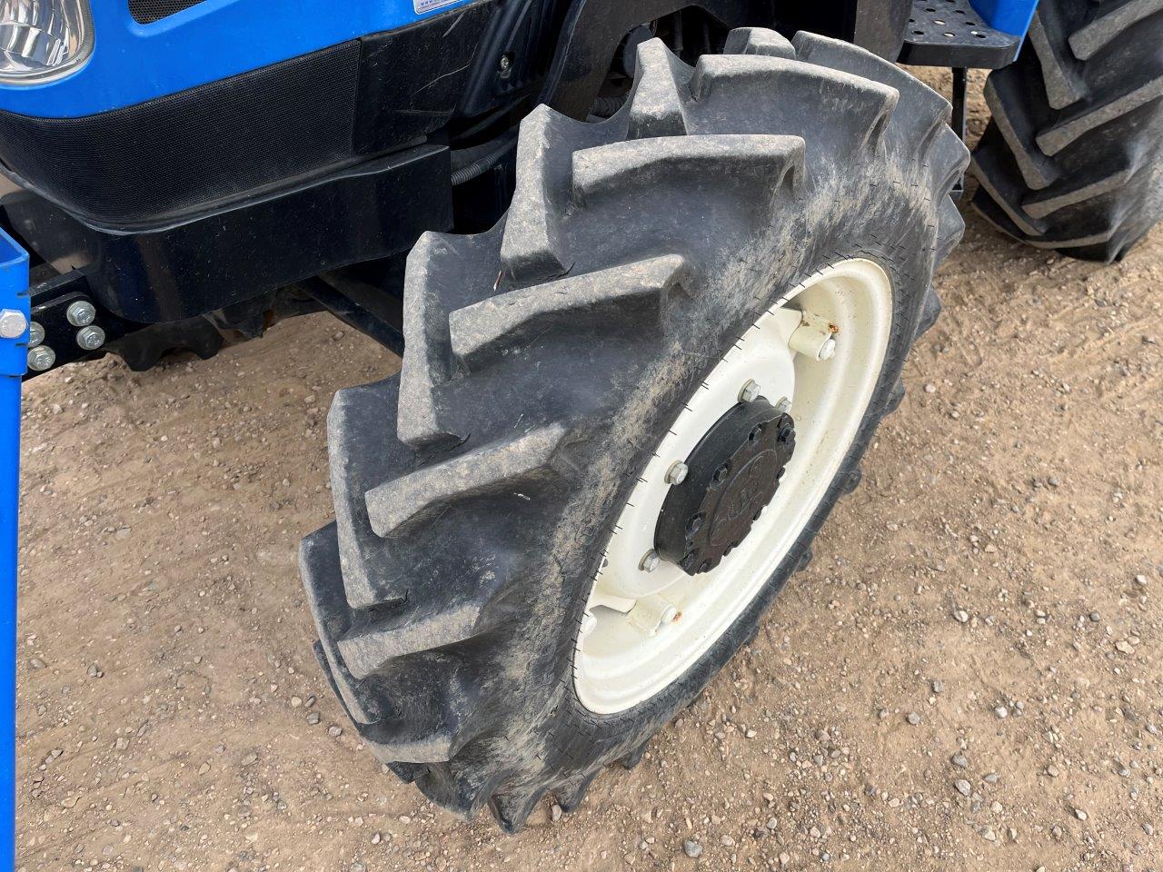 2017 New Holland Workmaster 70 w/ 621TL Tractor