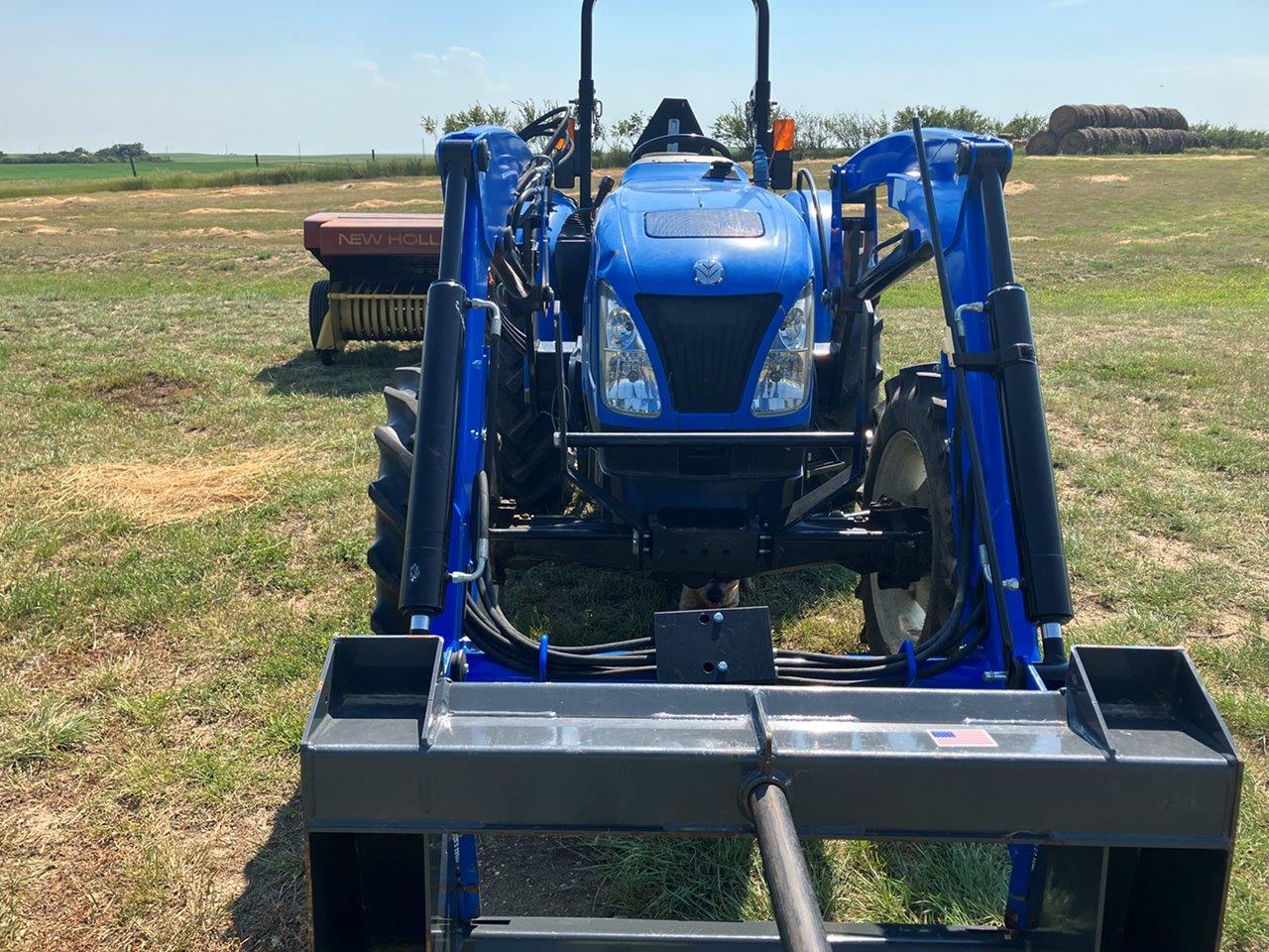 2017 New Holland Workmaster 70 w/ 621TL Tractor