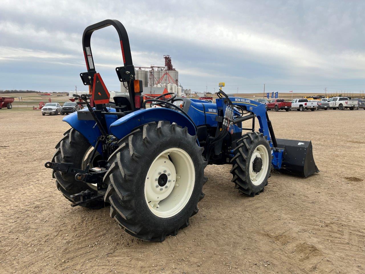 2017 New Holland Workmaster 70 w/ 621TL Tractor