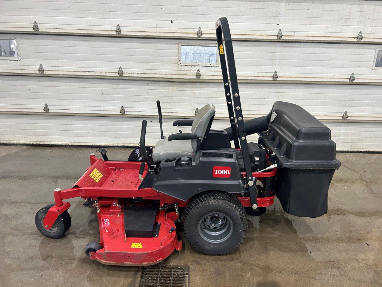 2016 Toro Titan ZX6000 60" (74863) w/ E-Z Vac Bagger Mower/Zero Turn