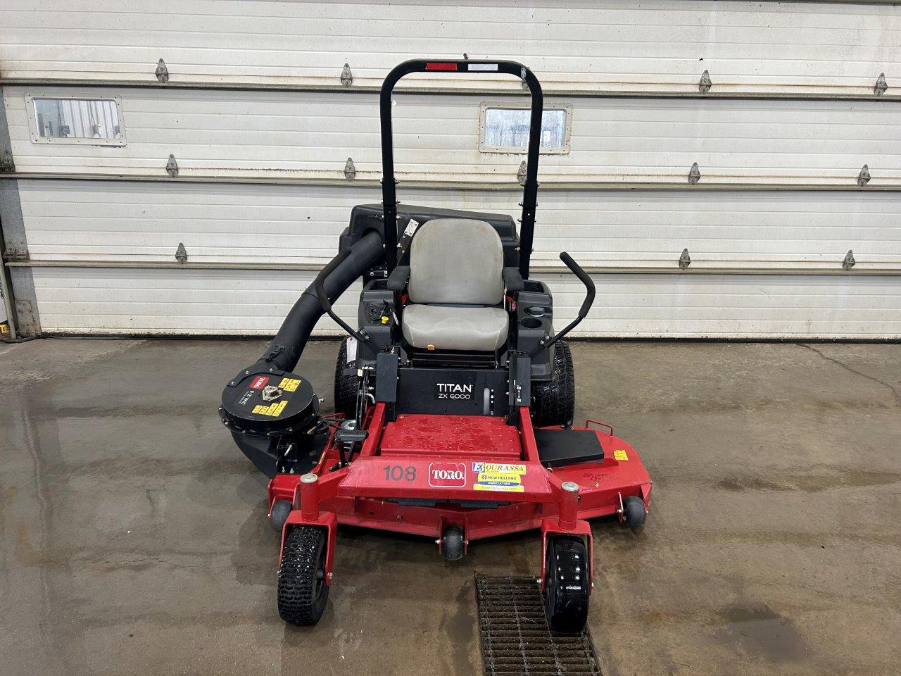 2016 Toro Titan ZX6000 60" (74863) w/ E-Z Vac Bagger Mower/Zero Turn