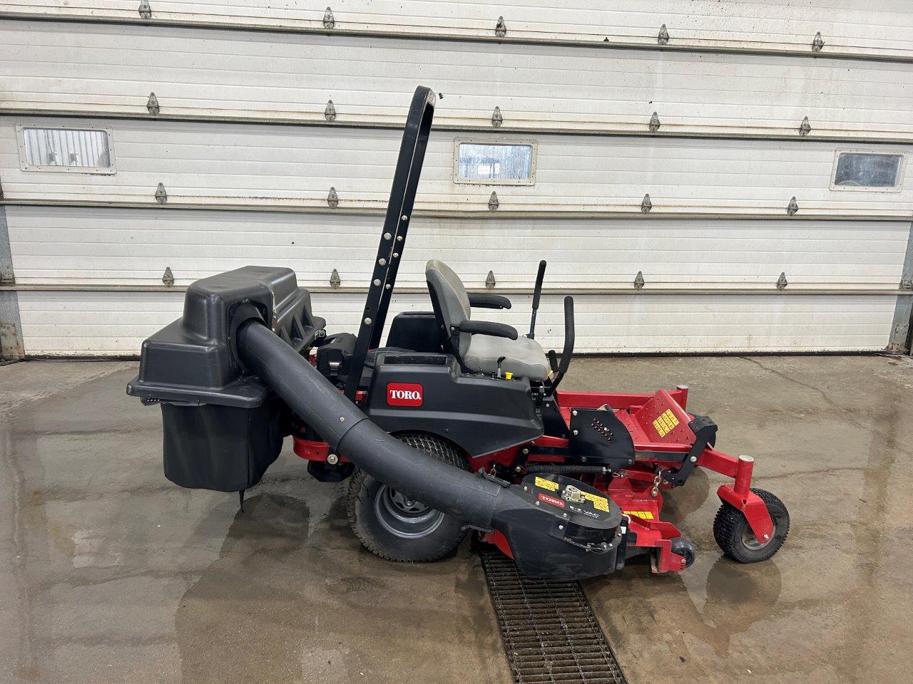 2016 Toro Titan ZX6000 60" (74863) w/ E-Z Vac Bagger Mower/Zero Turn