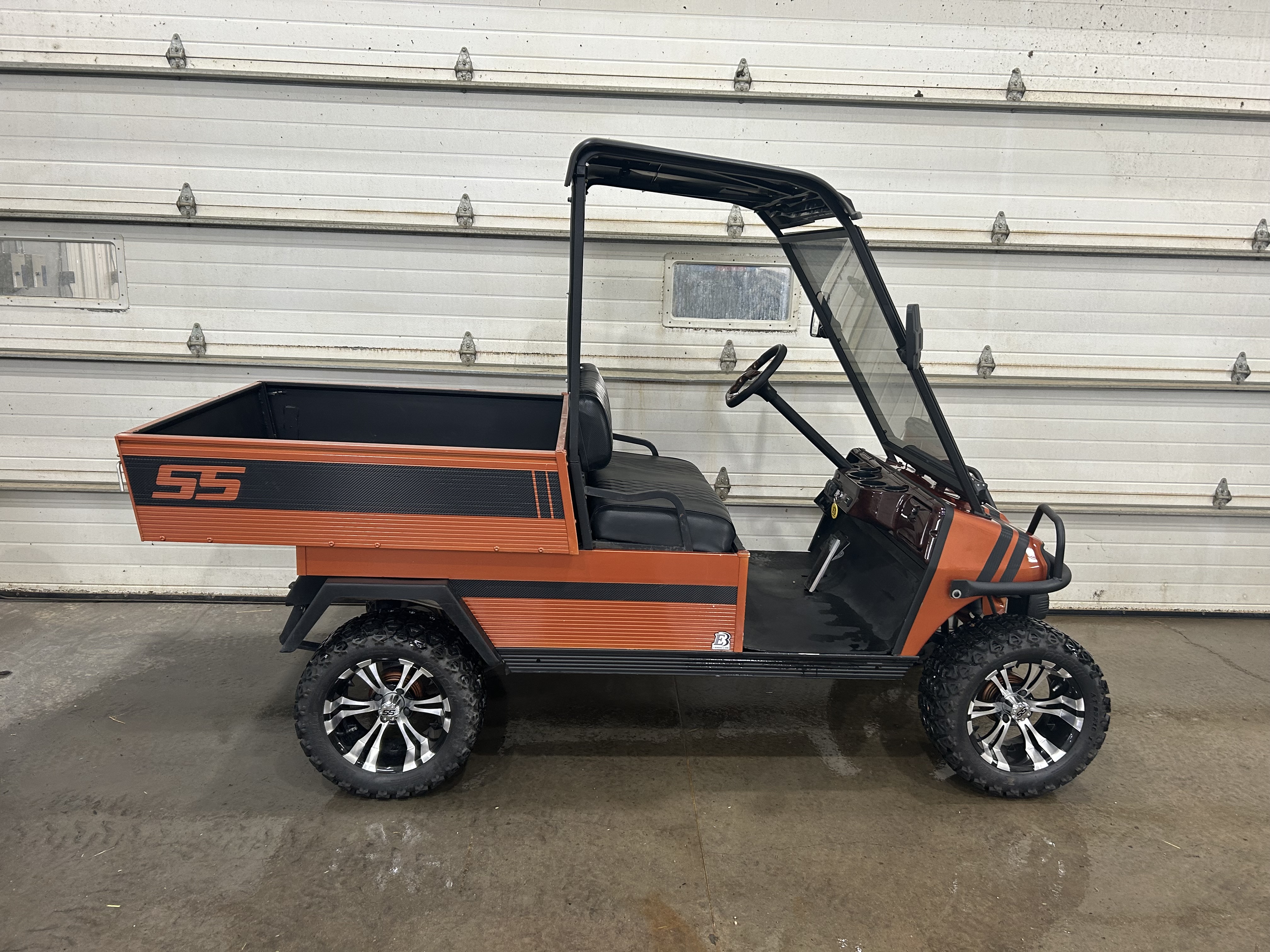 2005 Club Car Turf 2 Golf Cart