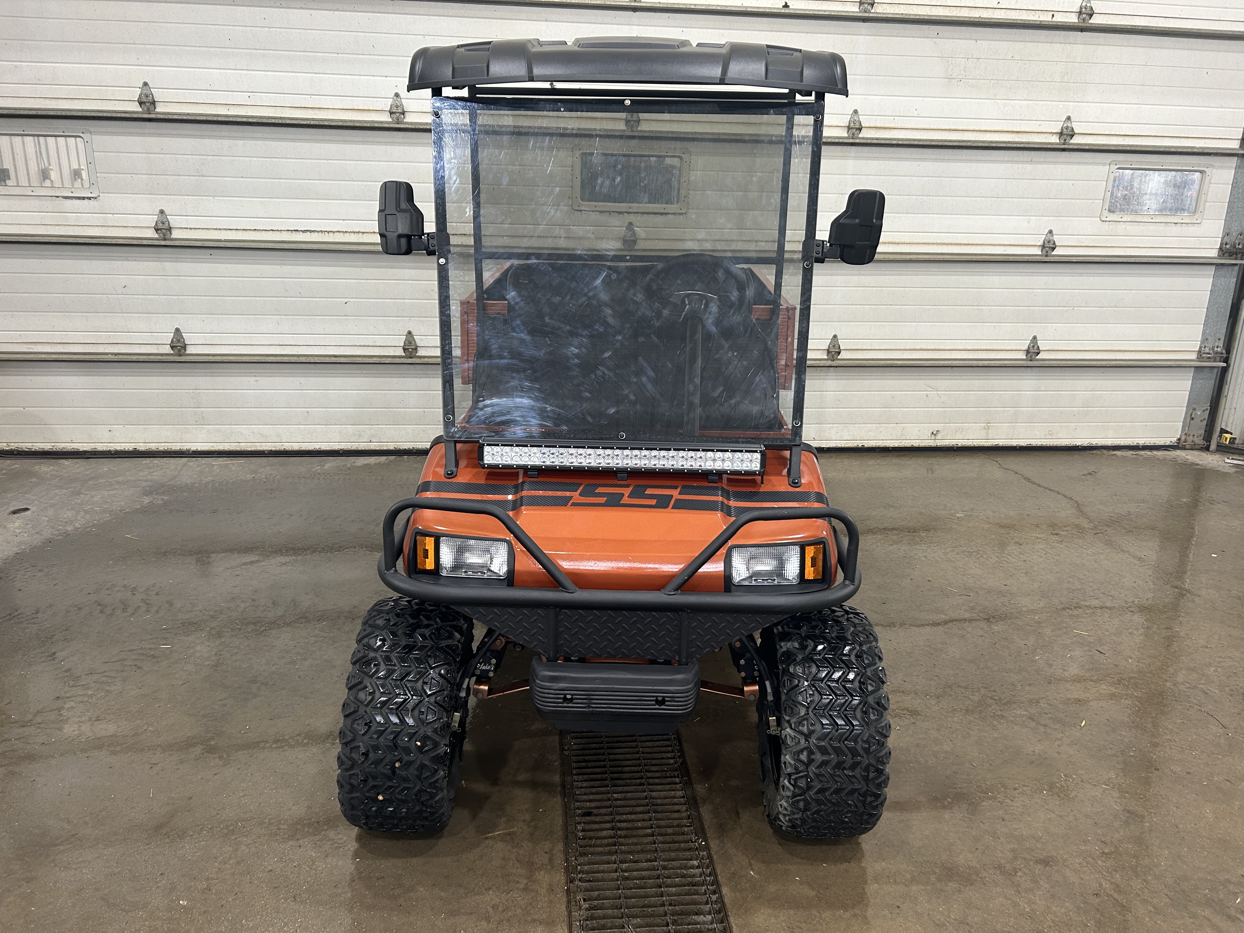 2005 Club Car Turf 2 Golf Cart