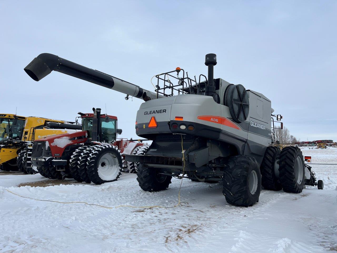 2011 AGCO Gleaner A86 w/ 4200 PU Combine