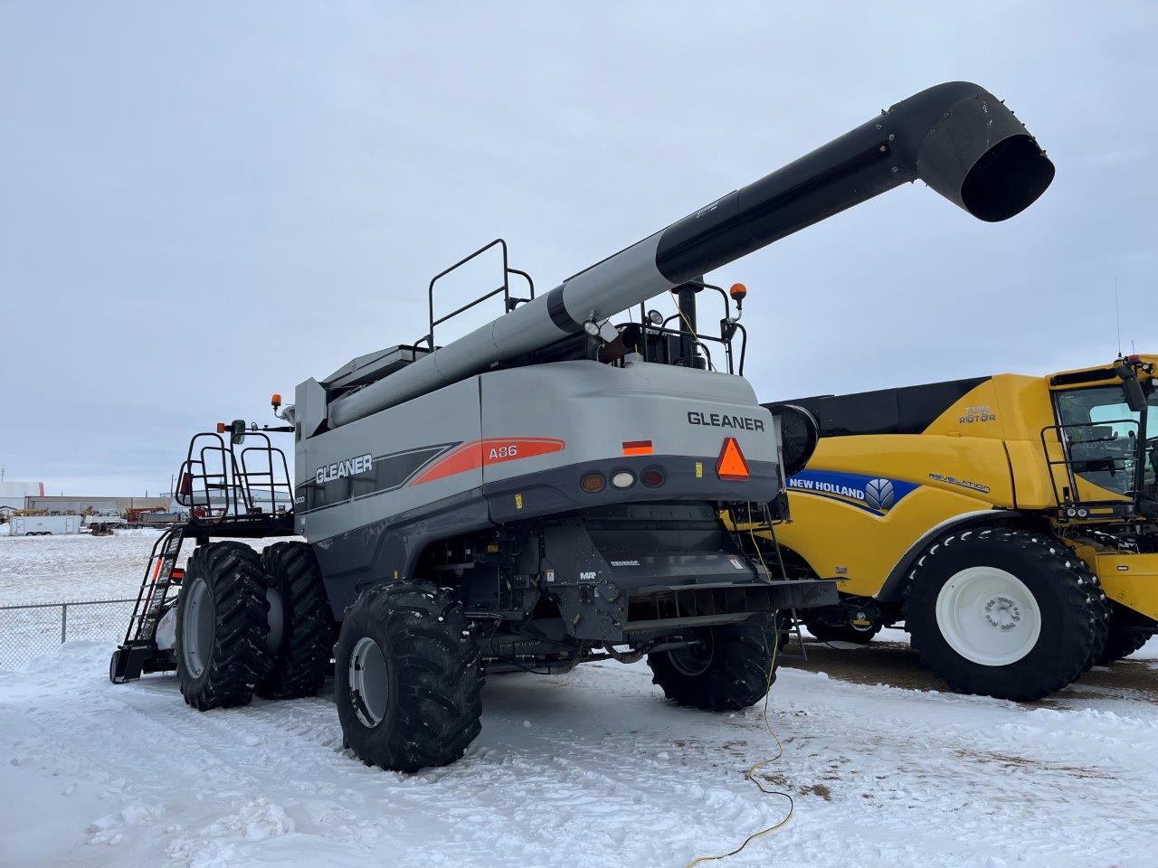 2011 AGCO Gleaner A86 w/ 4200 PU Combine