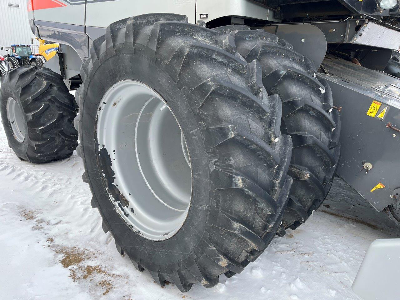 2011 AGCO Gleaner A86 w/ 4200 PU Combine