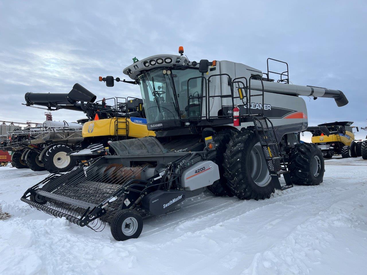 2011 AGCO Gleaner A86 w/ 4200 PU Combine