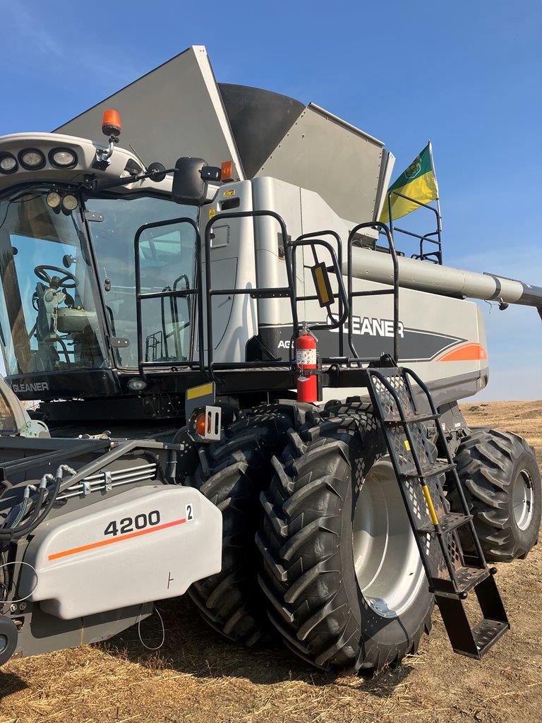 2011 AGCO Gleaner A86 w/ 4200 PU Combine