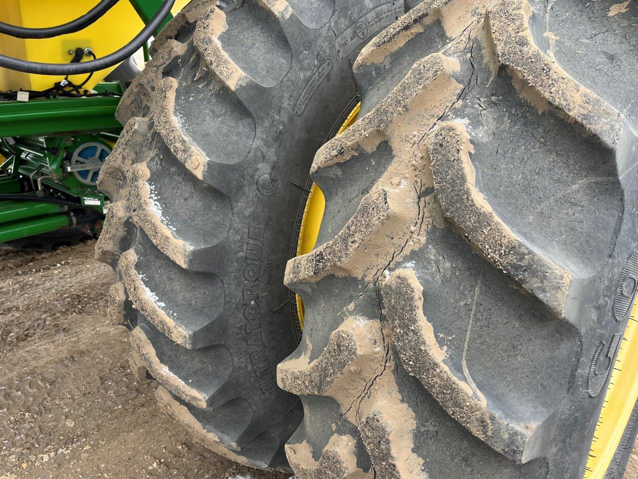 2012 John Deere 1870 56'12" w/ 1910-430 Air Drill