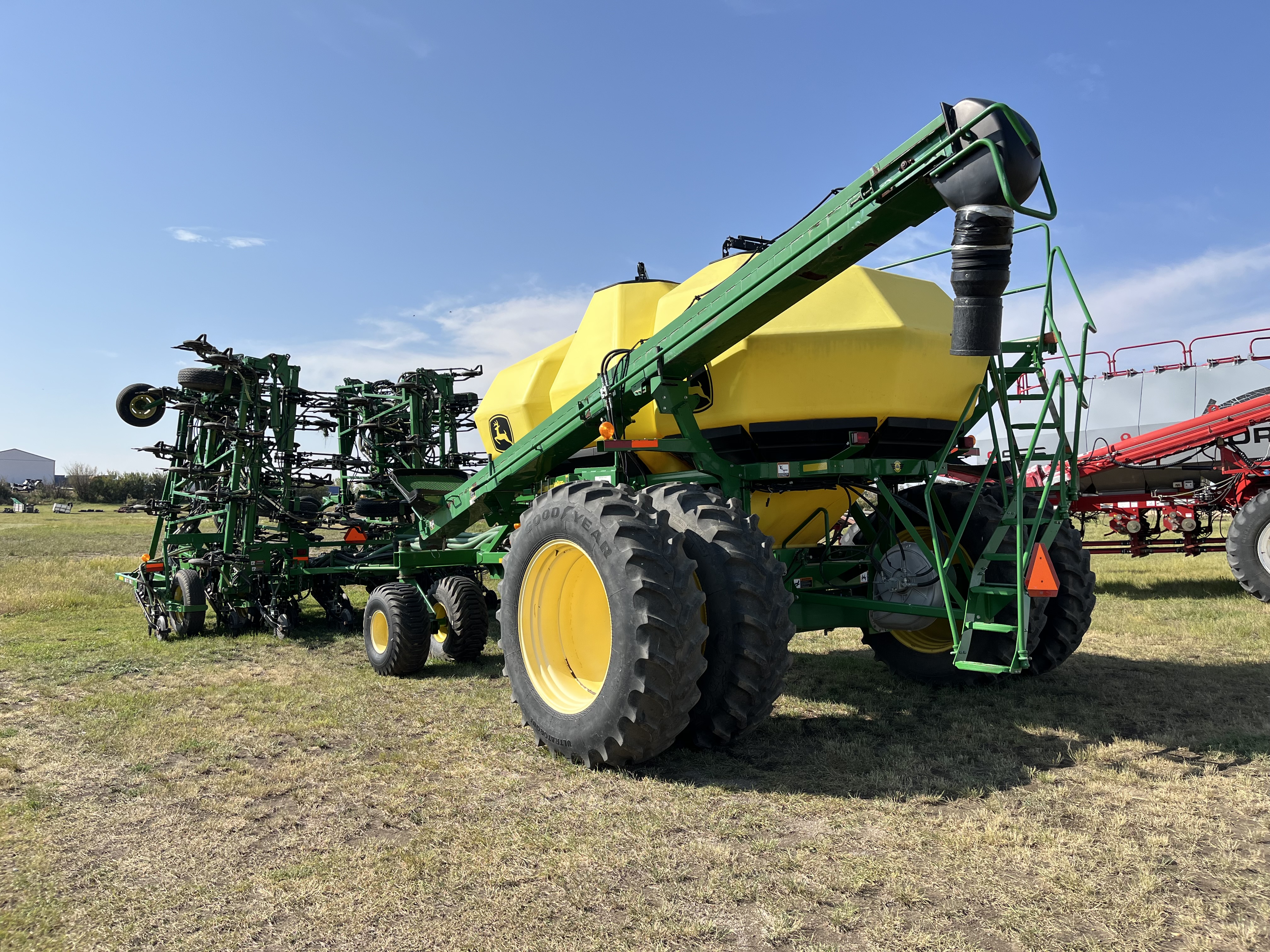 2012 John Deere 1870 56'12" w/ 1910-430 Air Drill