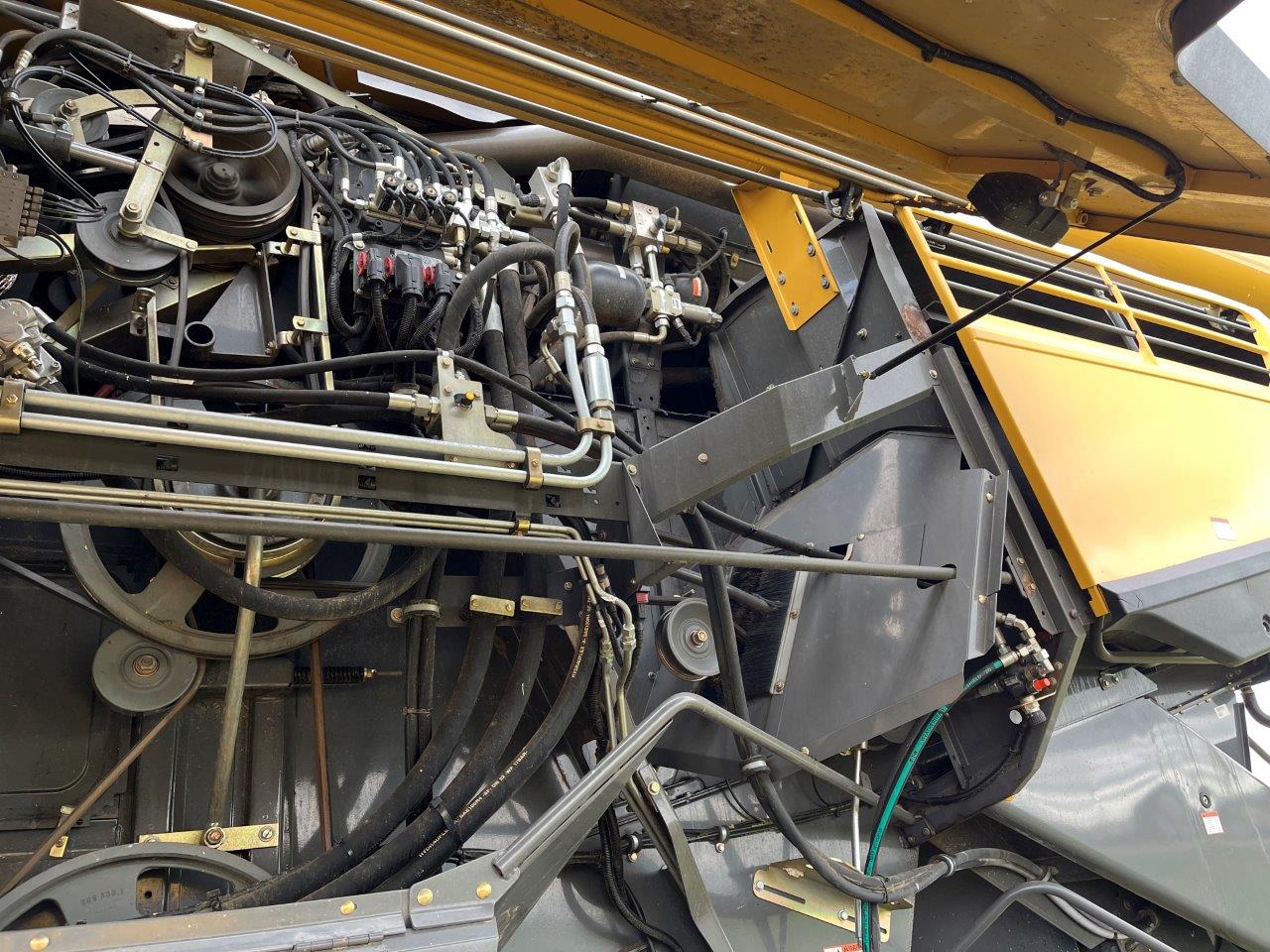 2015 CLAAS 750TT Combine