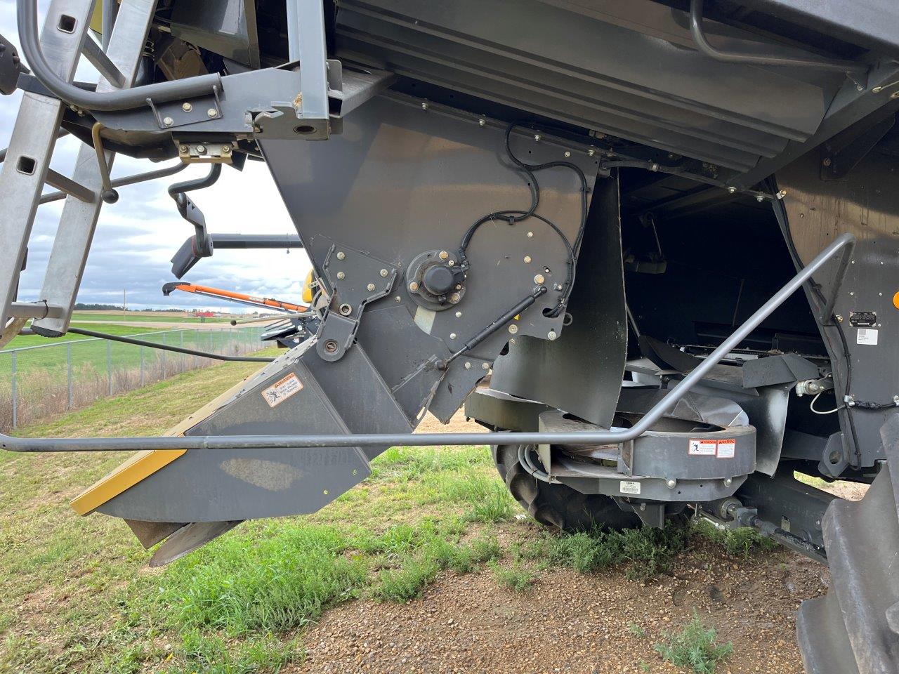 2015 CLAAS 750TT Combine