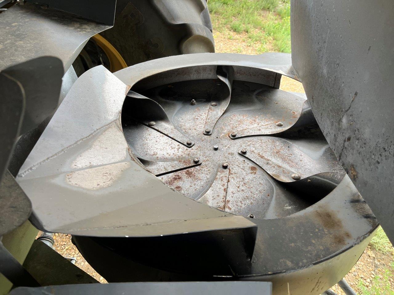 2015 CLAAS 750TT Combine