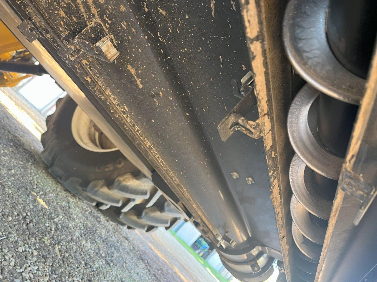 2021 New Holland CR8.90 Combine