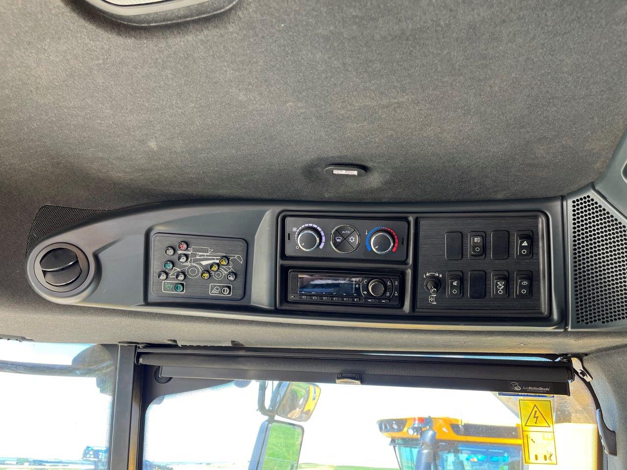 2021 New Holland CR8.90 Combine