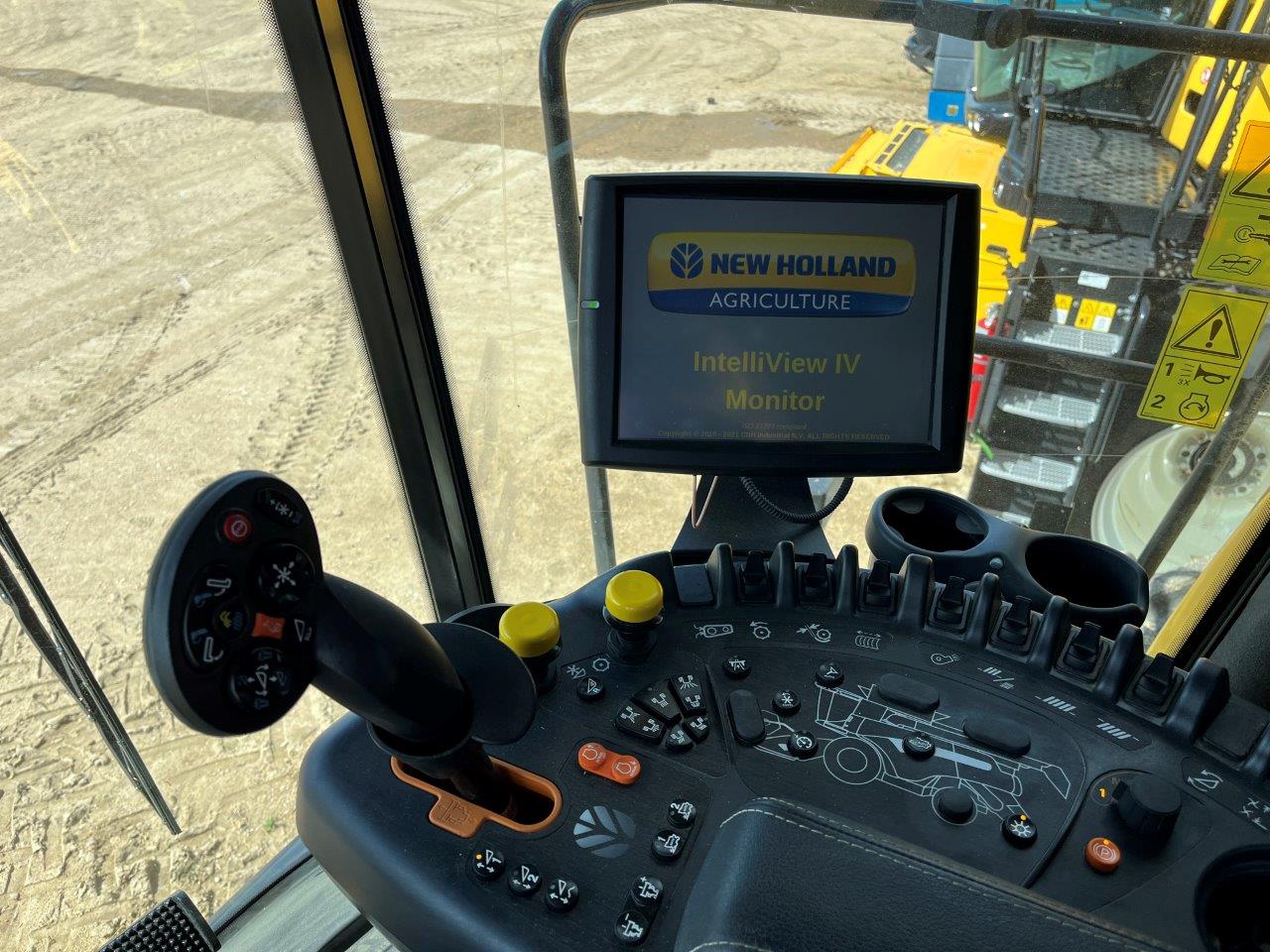 2021 New Holland CR8.90 Combine