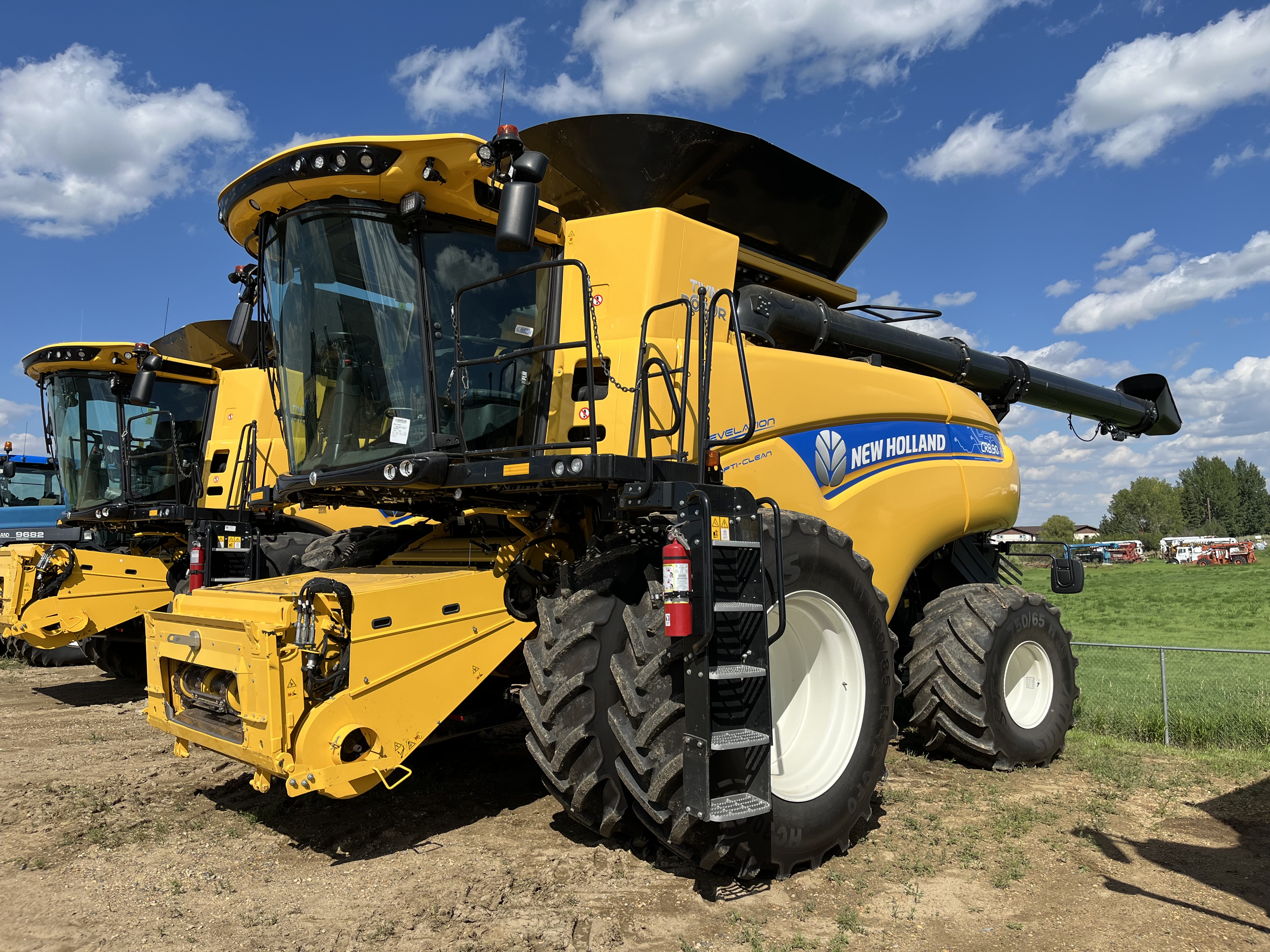2021 New Holland CR8.90 Combine