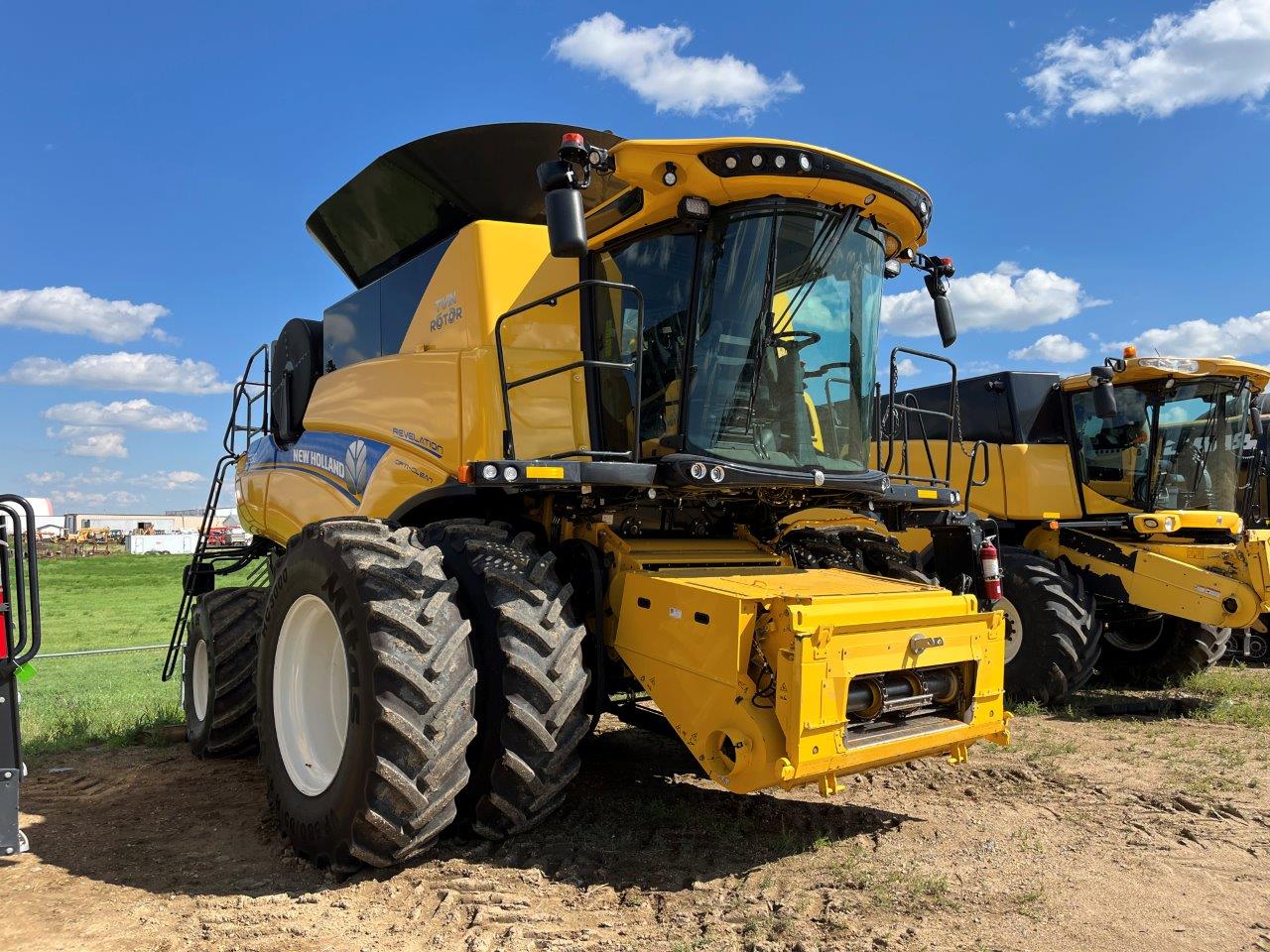 2021 New Holland CR8.90 Combine
