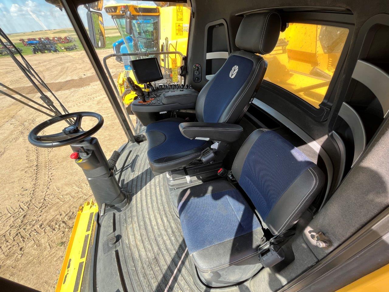 2021 New Holland CR8.90 Combine