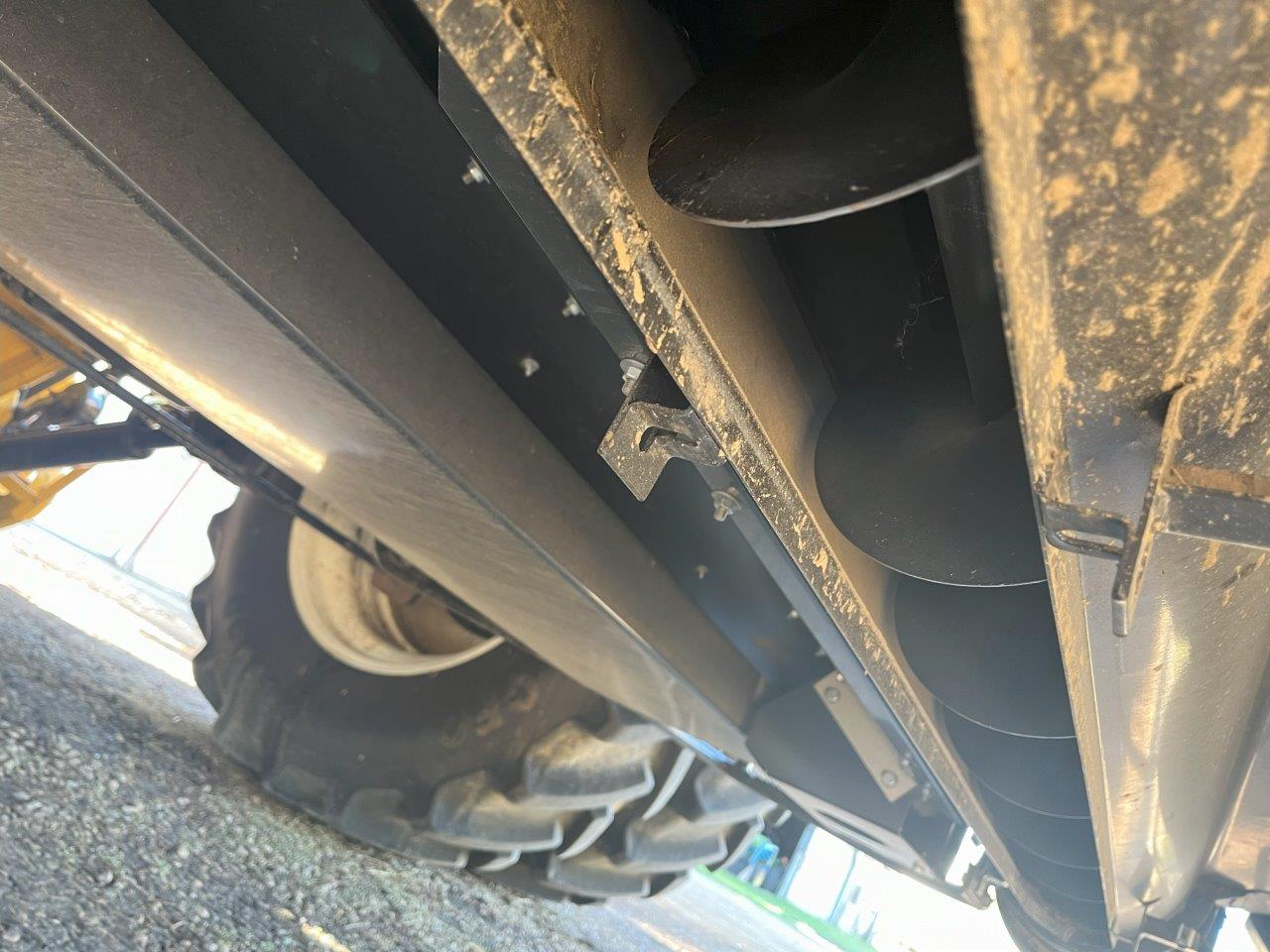 2021 New Holland CR8.90 Combine