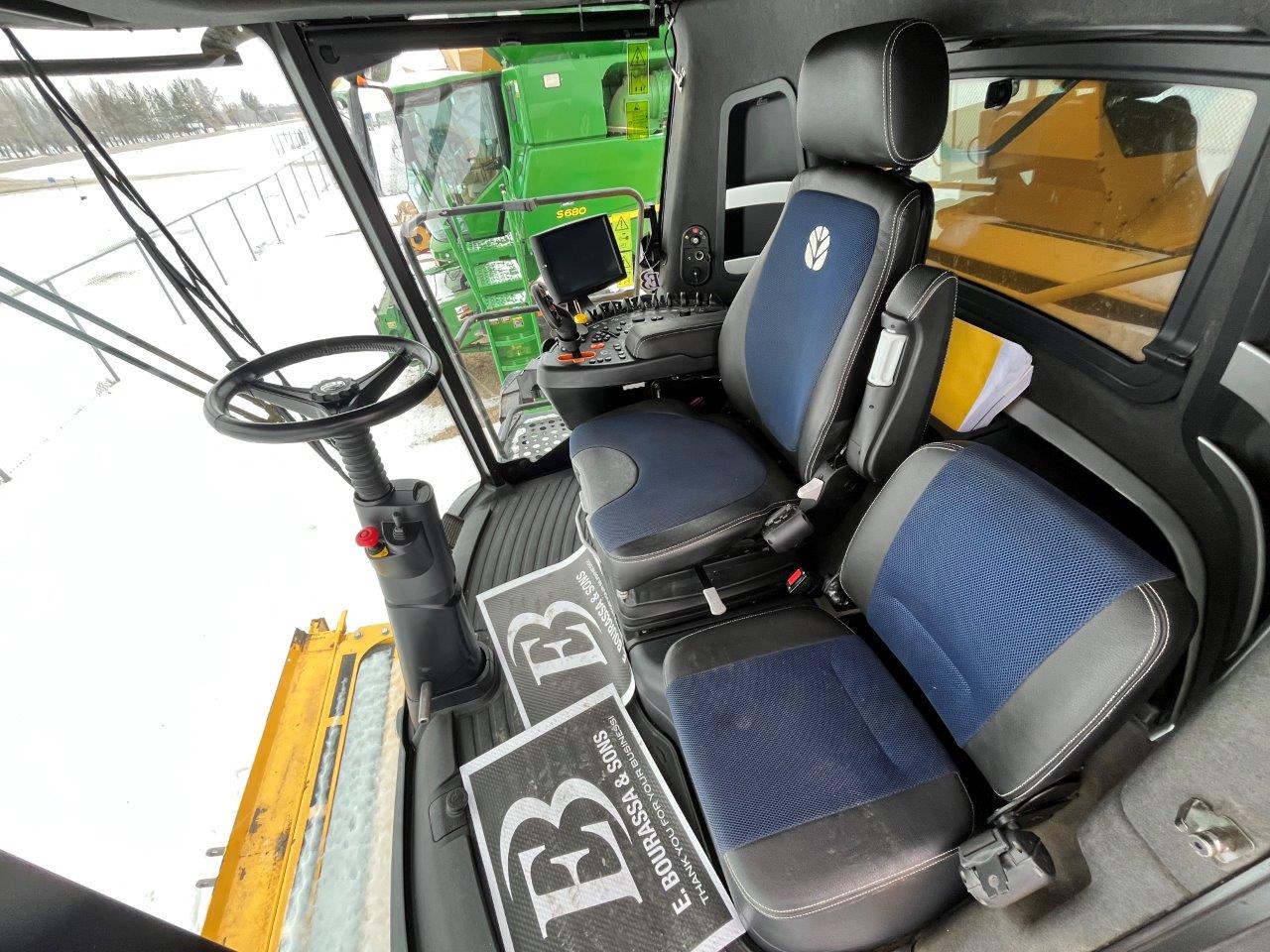 2021 New Holland CR8.90 Combine