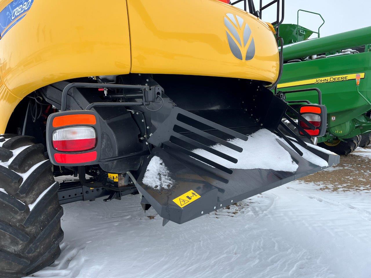 2021 New Holland CR8.90 Combine