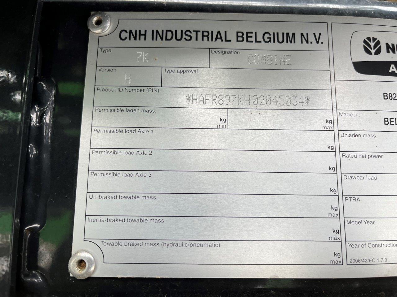 2021 New Holland CR8.90 Combine