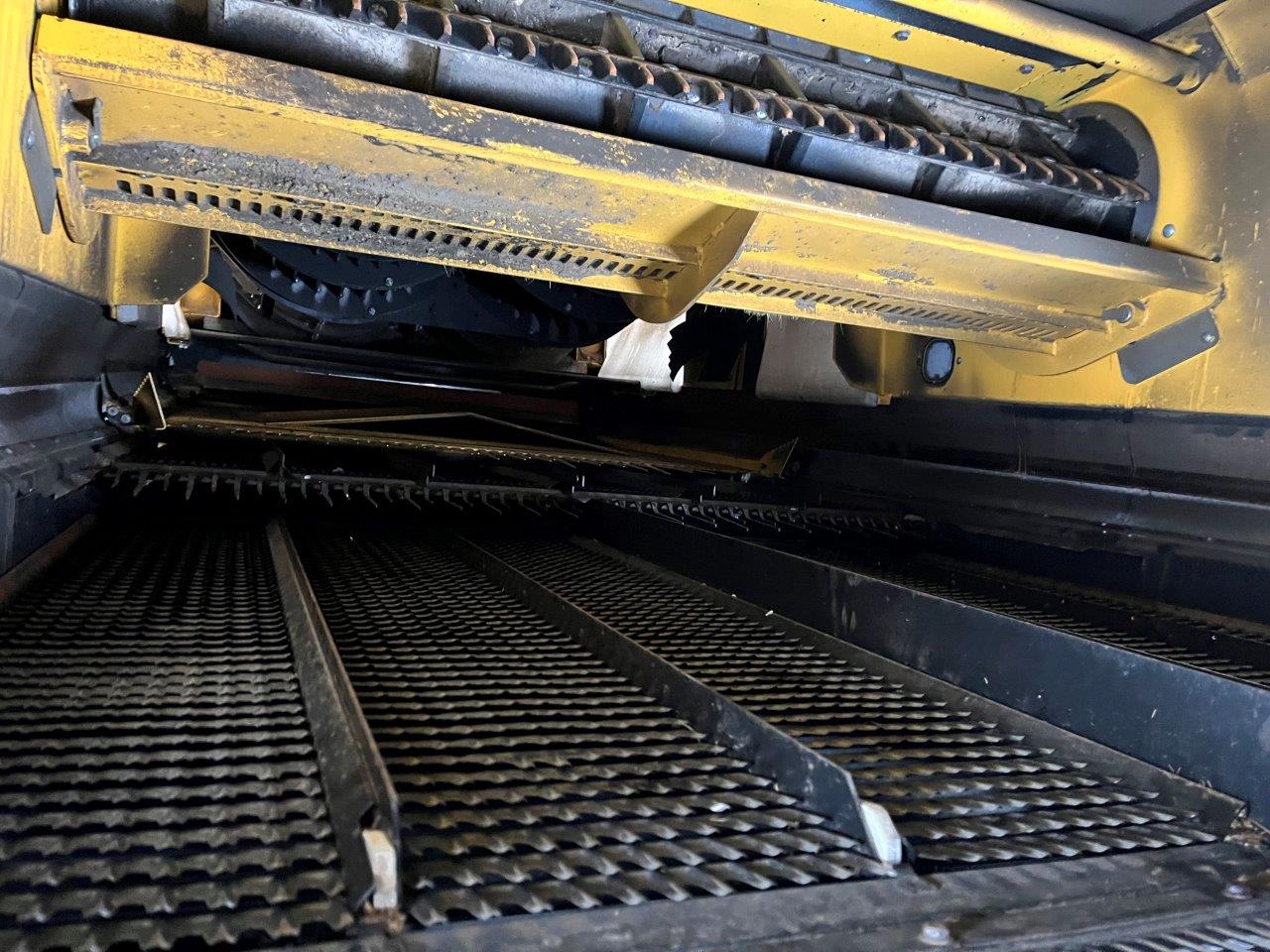 2021 New Holland CR8.90 Combine