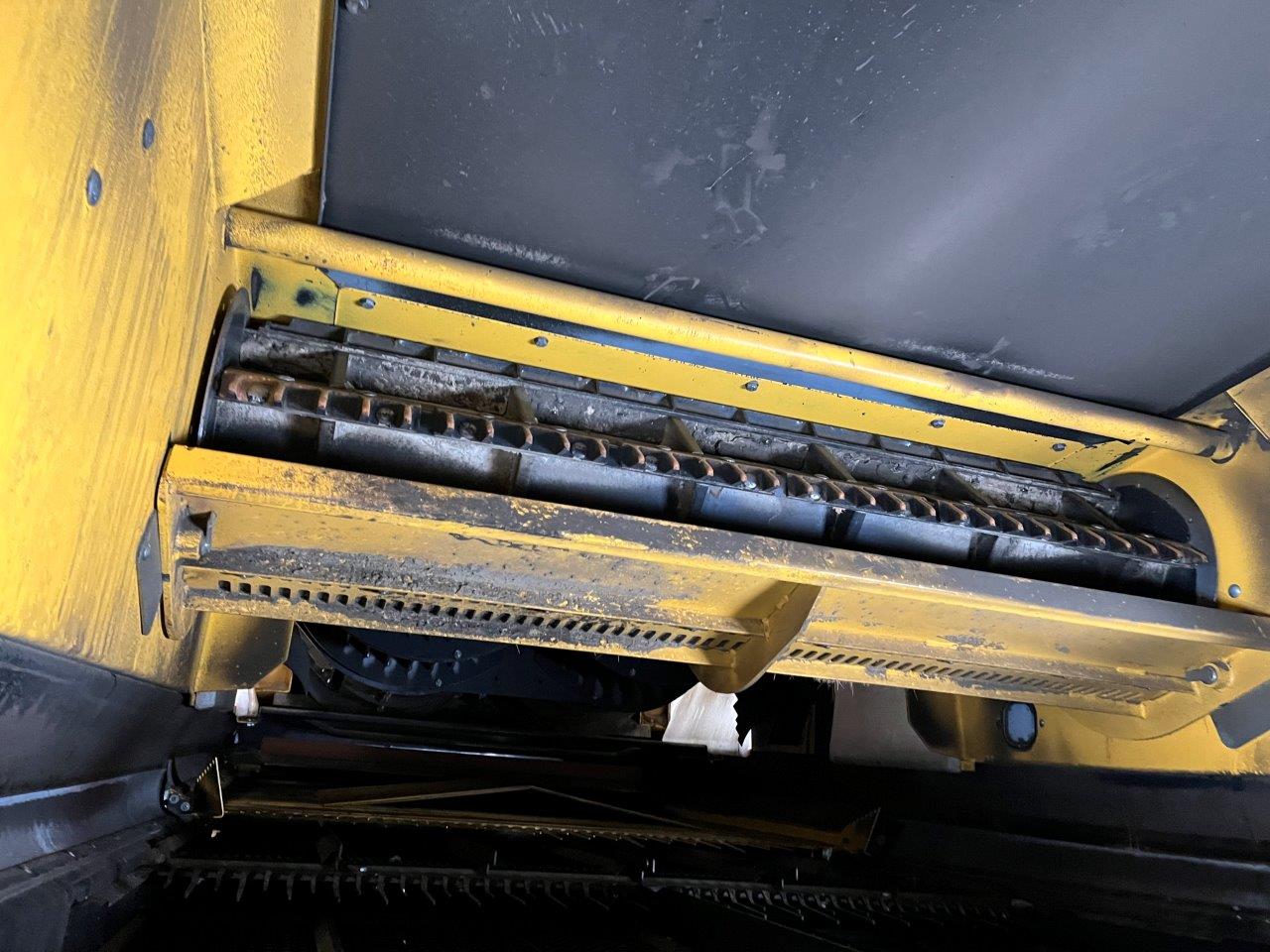 2021 New Holland CR8.90 Combine