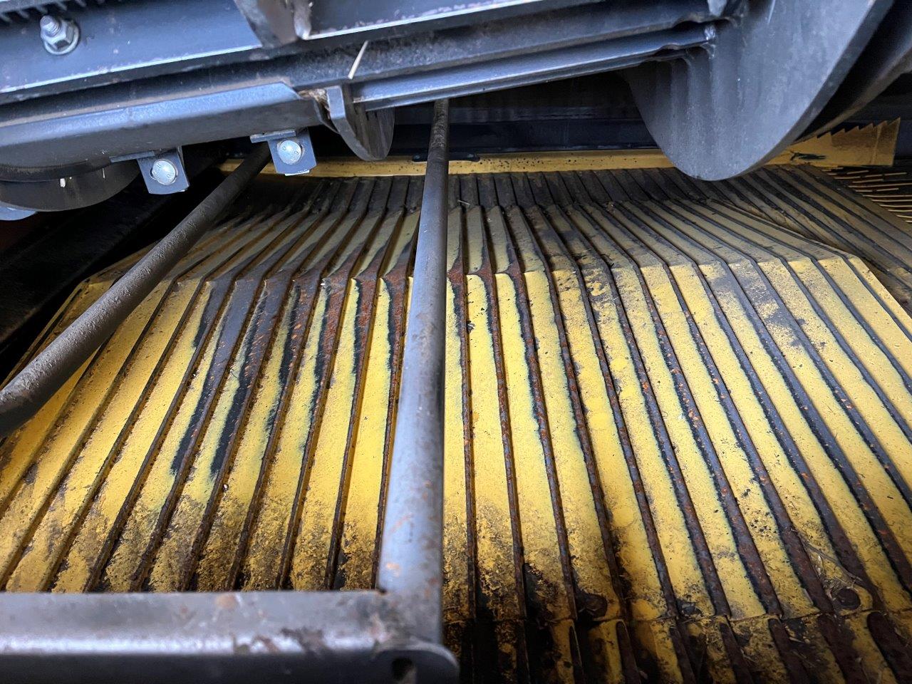 2021 New Holland CR8.90 Combine