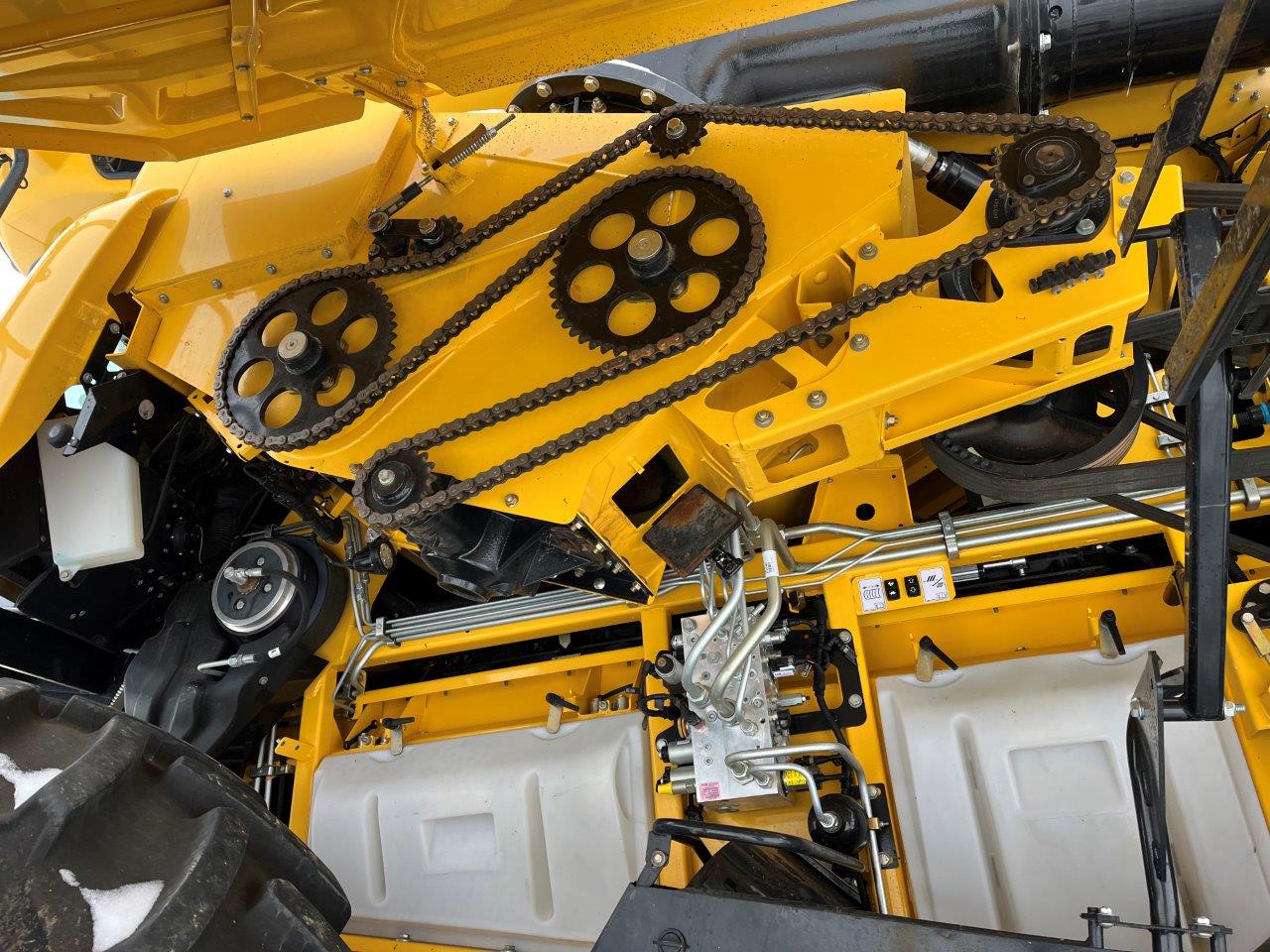 2021 New Holland CR8.90 Combine