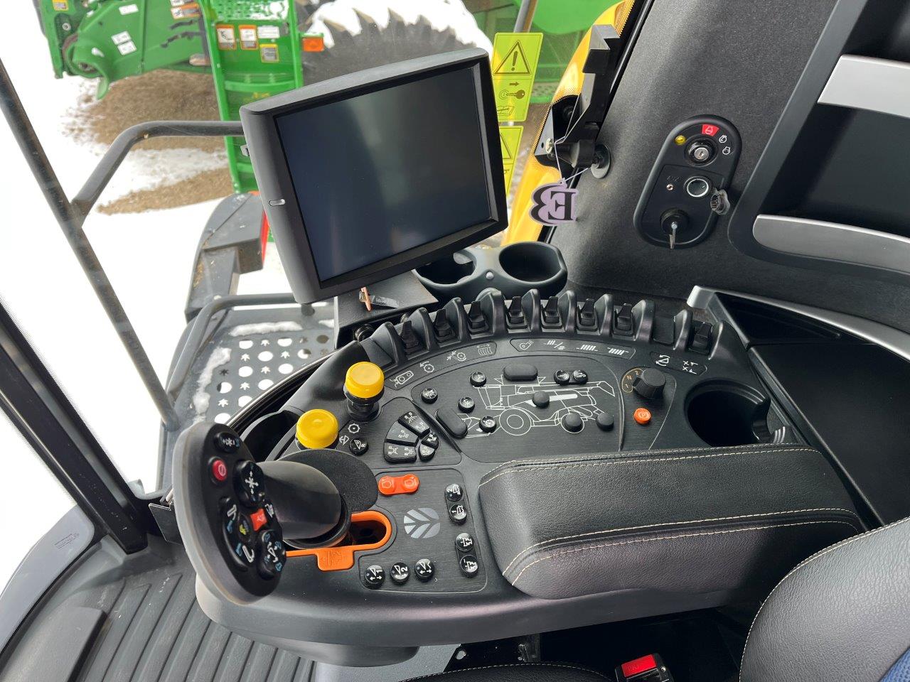 2021 New Holland CR8.90 Combine