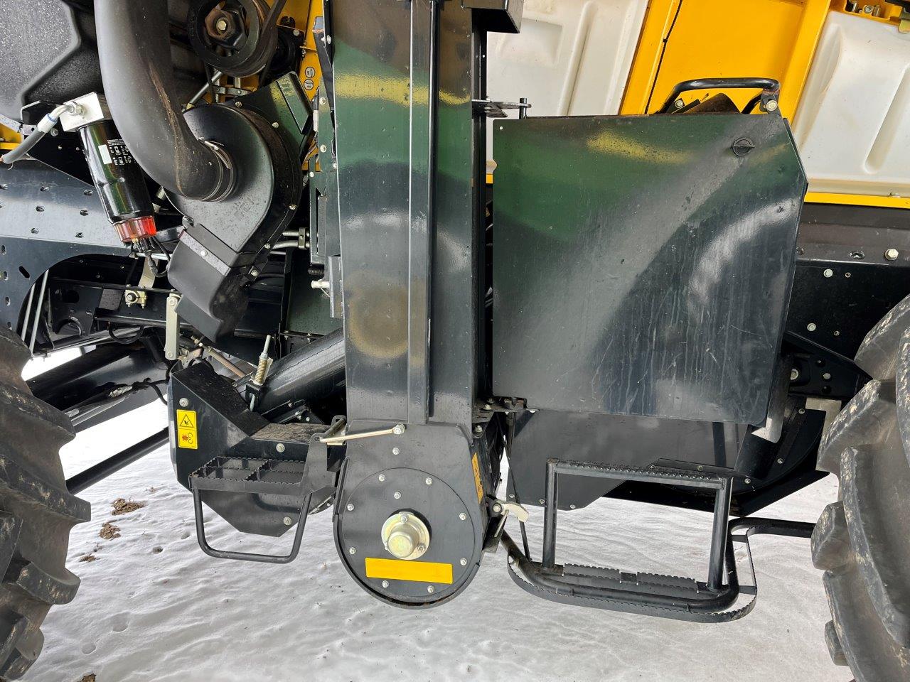 2021 New Holland CR8.90 Combine