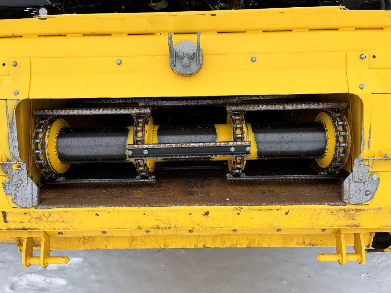 2021 New Holland CR8.90 Combine