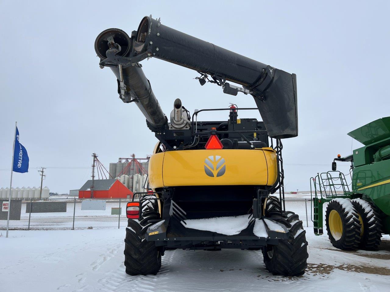 2021 New Holland CR8.90 Combine