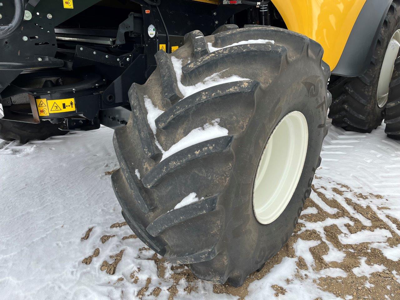 2021 New Holland CR8.90 Combine