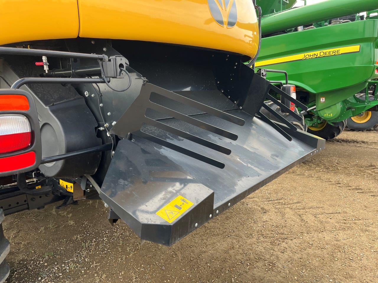 2021 New Holland CR8.90 Combine