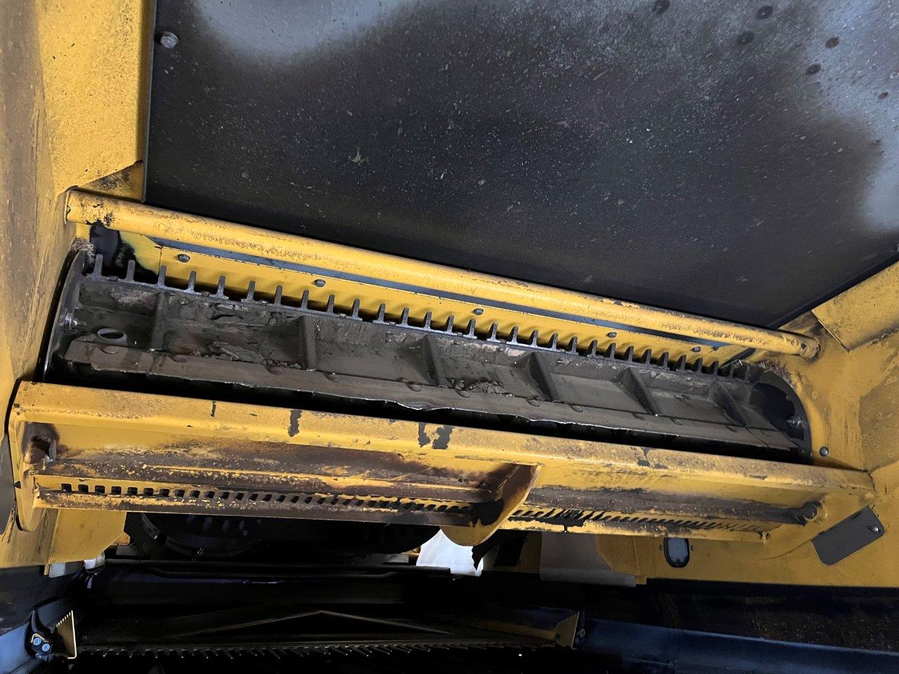 2021 New Holland CR8.90 Combine