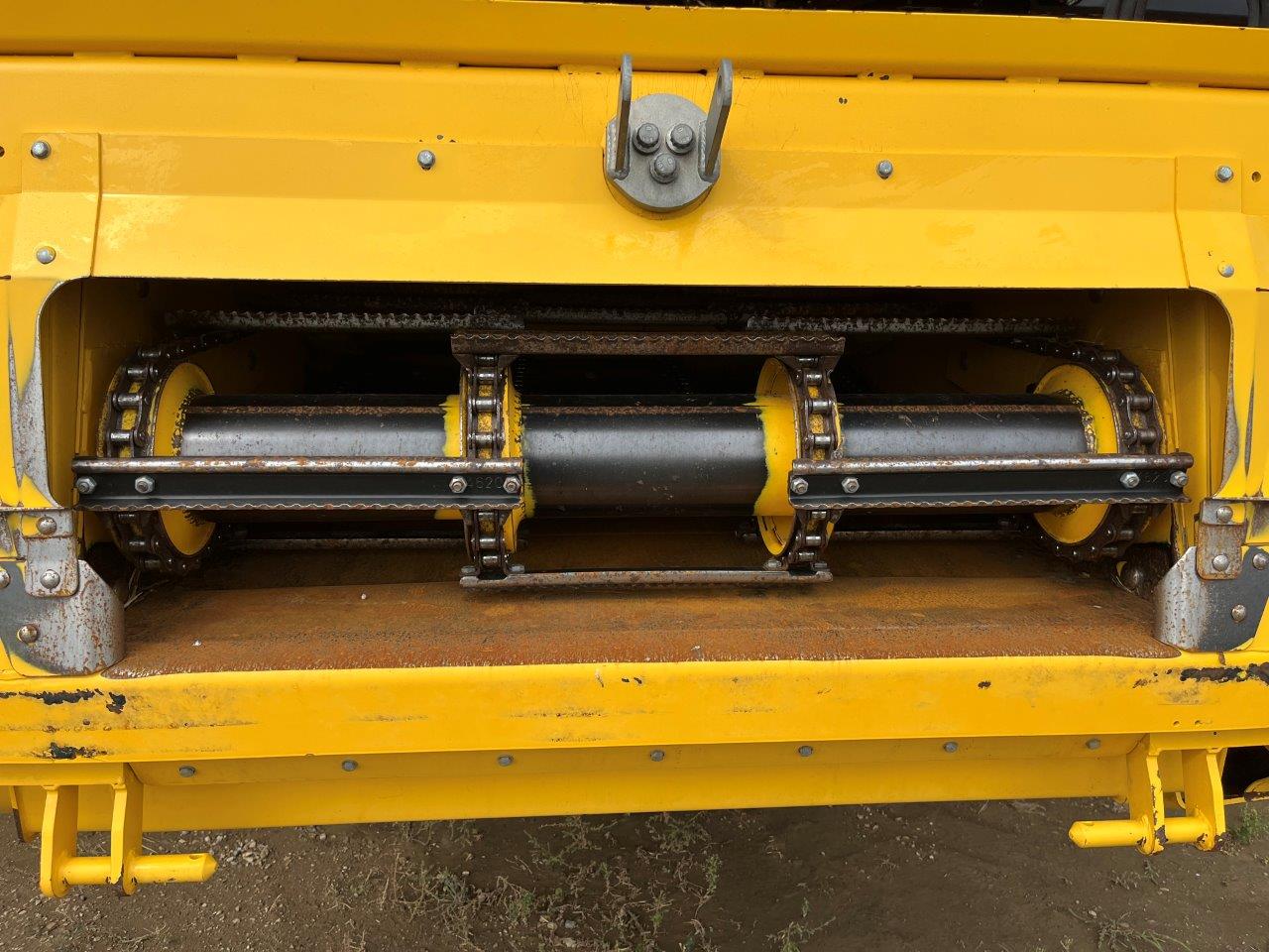 2021 New Holland CR8.90 Combine