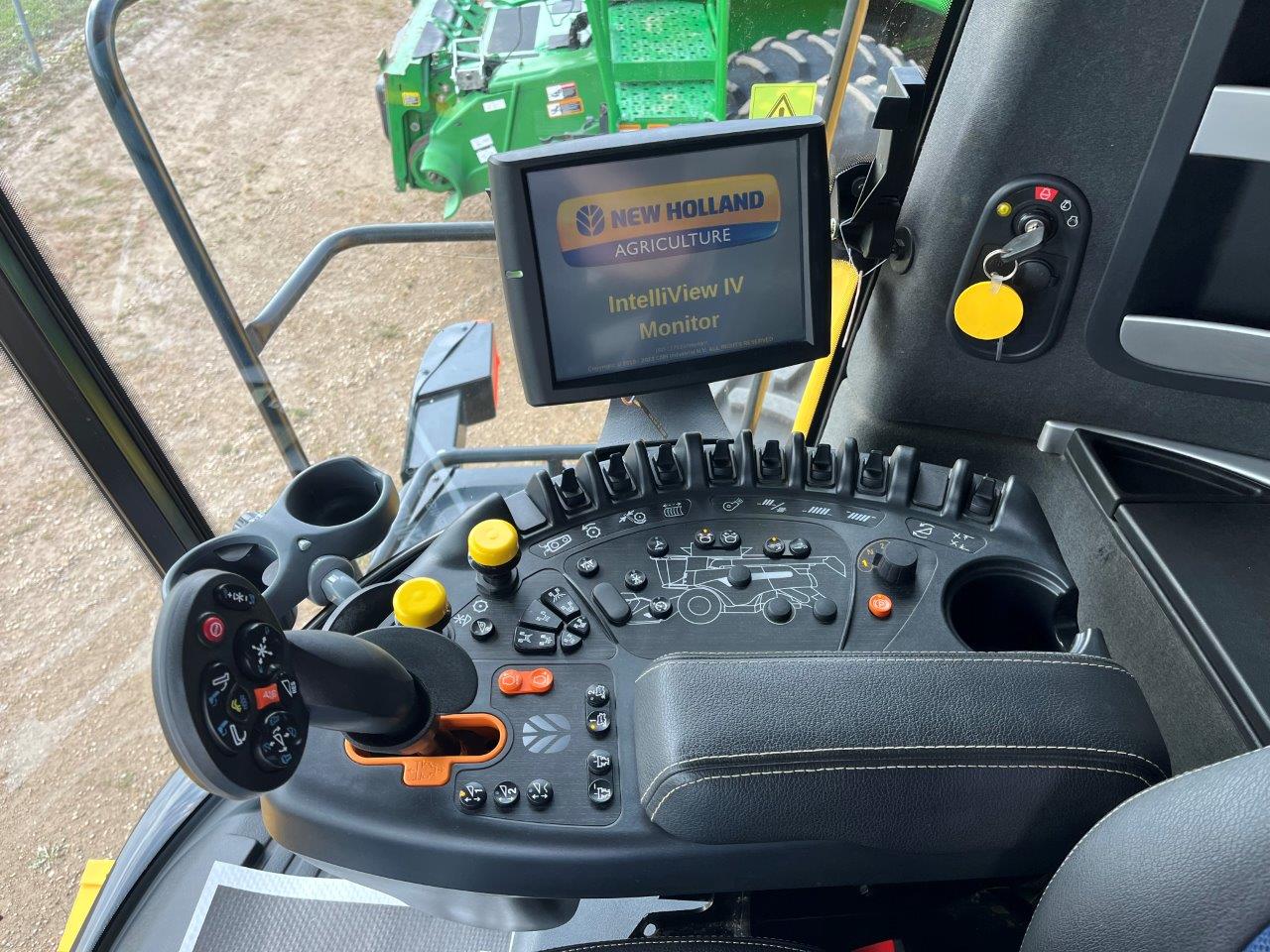 2021 New Holland CR8.90 Combine