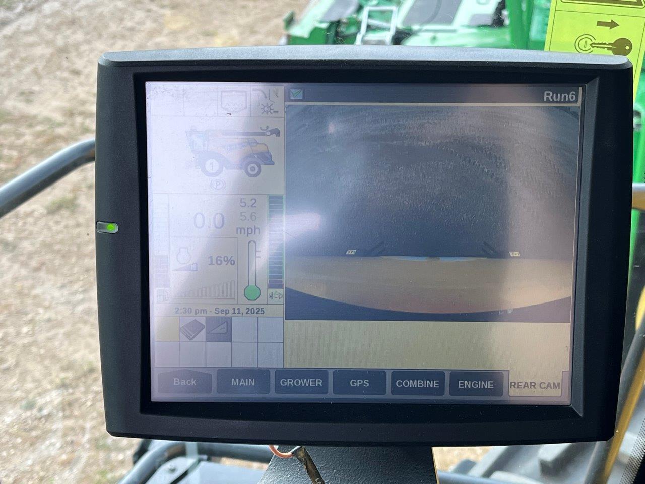 2021 New Holland CR8.90 Combine