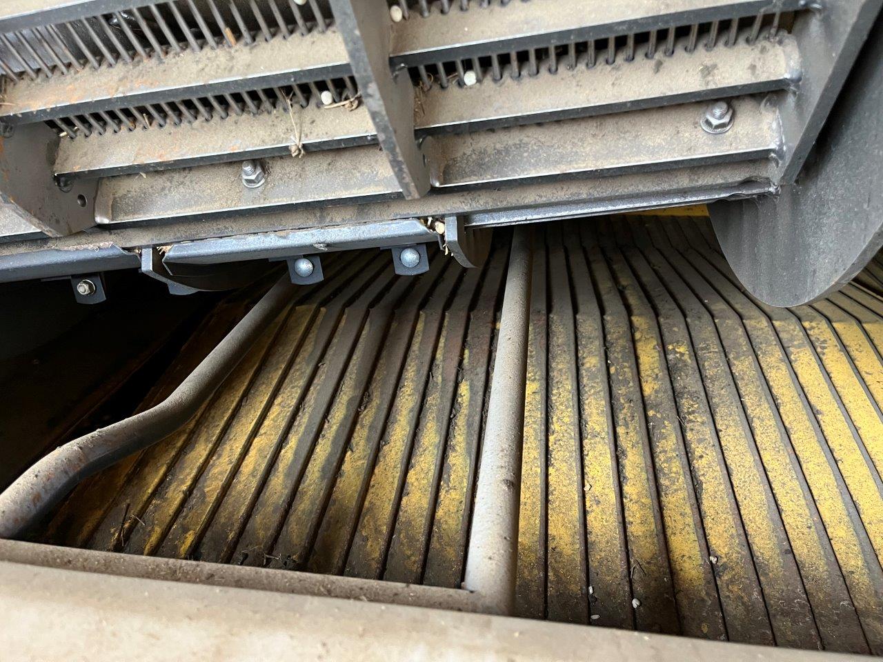 2021 New Holland CR8.90 Combine